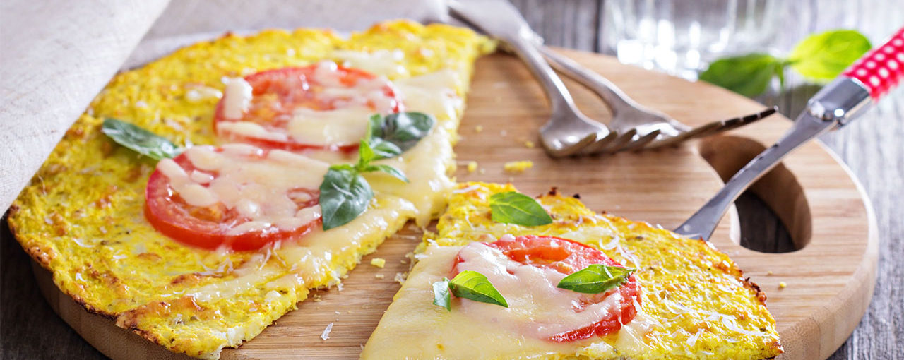 Pizza with Chicken, Cauliflower, Mozzarella and Cheddar