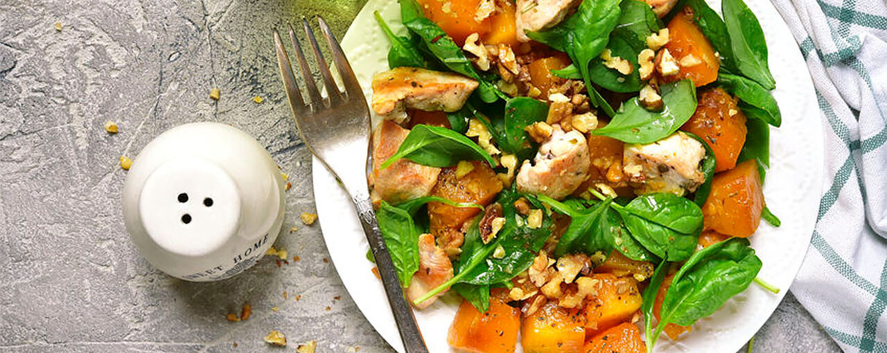 Salad With Chicken And Nuts